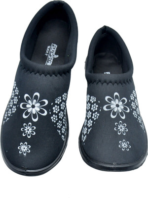 

FOOTSTAIR Casuals For Women(Black