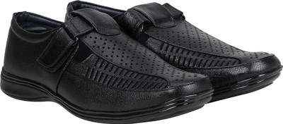 

Koxko Men Black Sandals