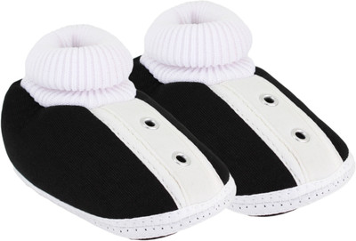 

Neska Moda Stud 0 To 12 Month Baby Booties(Toe to Heel Length - 11 cm Black)