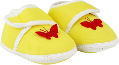 

Neska Moda Butterfly 6 To 18 Month Baby Booties(Toe to Heel Length - 12 cm Yellow)
