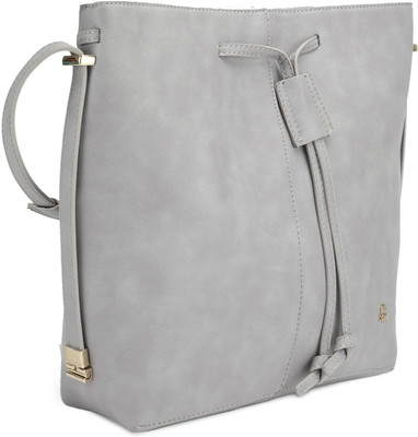 

United Colors of Benetton Messenger Bag(Grey)
