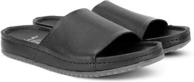 

Clarks Men Black Casual