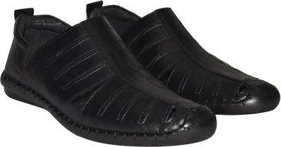 

Strive Men Black Sandals