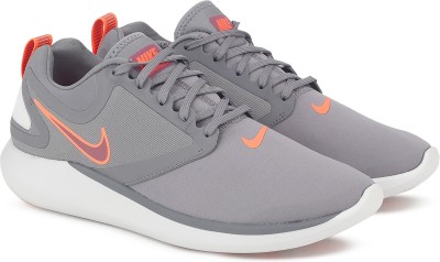 Nike NIKE LUNARSOLO Running Shoes For Men(Grey)