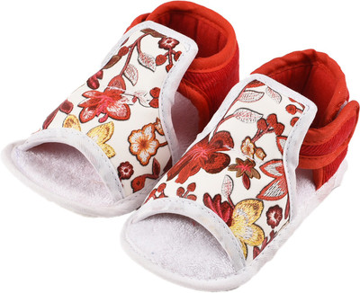 

Infano Booties(Toe to Heel Length - 4 cm White)
