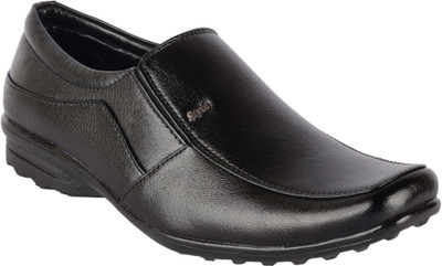 

BENOTA Slip On For Men(Black