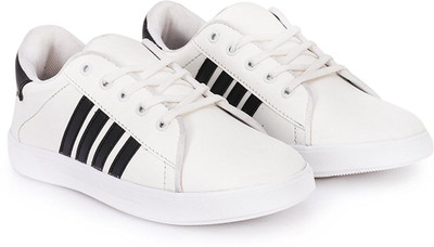 

ROOD White sneakers Sneakers For Men(Black, White