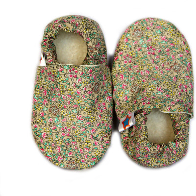

SKIPS Boys & Girls Slip on Moccasins(Beige, Beige floral print