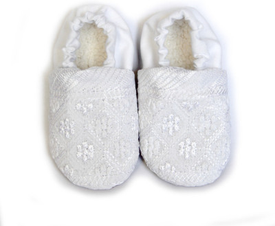 

SKIPS Boys & Girls Slip on Moccasins(White, White embroidery