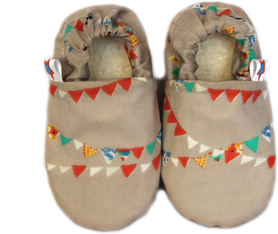 

SKIPS Boys & Girls Slip on Moccasins(Beige, Beige flag print