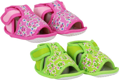 

Neska Moda Floral 0 To 12 Month Baby Booties(Toe to Heel Length - 12 cm Pink, Green), Green;pink
