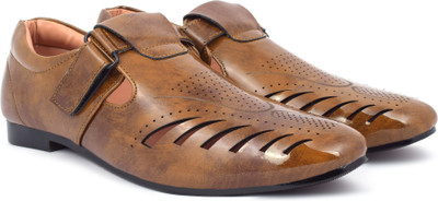 

Beonza Men Tan Sandals
