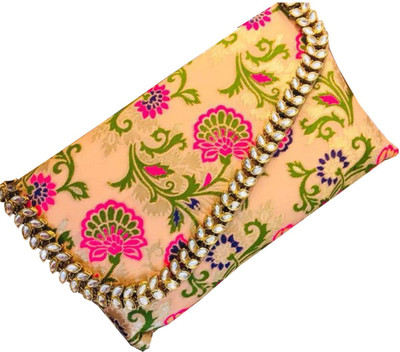

Craftbazaar Party White Clutch
