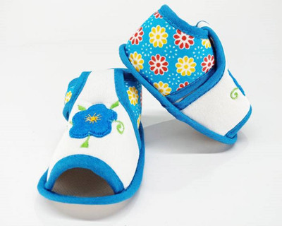 

Fly Kids Anti-skid Small checks slip on booties for 0 to 6 months baby Booties(Toe to Heel Length - 12 cm Multicolor)
