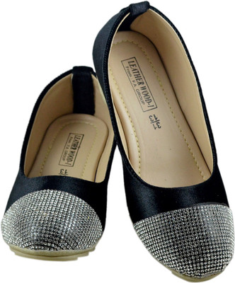 

Leatherwood1 Girls Slip on Mojaris(Black