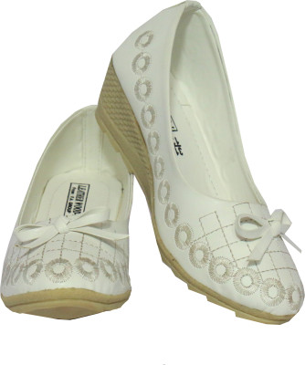 

Leatherwood1 Girls Slip on Ballerinas(White