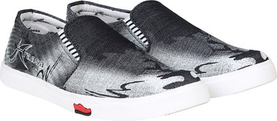 Kraasa Slip On Sneakers For Men(Black, White