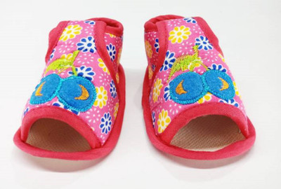 

Fly Kids Anti-skid Small checks slip on booties for 0 to 6 months baby Booties(Toe to Heel Length - 12 cm Multicolor)