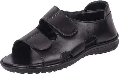

Vonzo Men Black Sandals