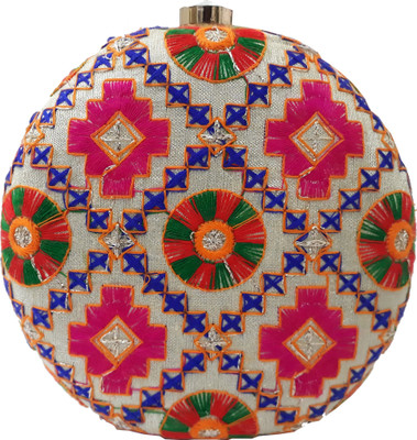 

HimalayaHandicraft Casual, Party, Formal Beige Clutch