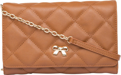 

Globus Quilted Sling Bag Sling Bag(Brown, 9 inch)