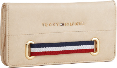 

Tommy Hilfiger Casual Pink Clutch
