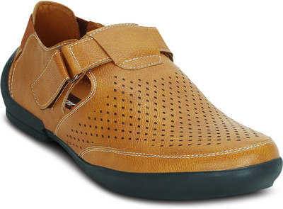 

Get Glamr Men Tan Sandals