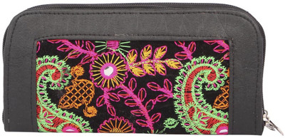 

Aliado Casual Black Clutch