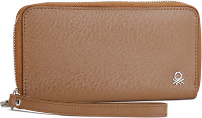 

United Colors of Benetton Casual Tan Clutch