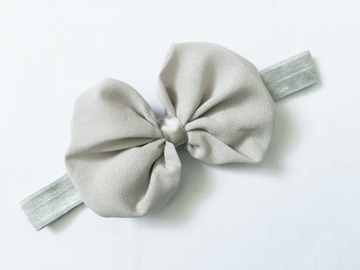 

Skudgear Baby Head Band Bow Type Head Band for Baby Girls (Grey) Head Band, Hair Accessory Set, Rubber Band, Hair Band(Grey)