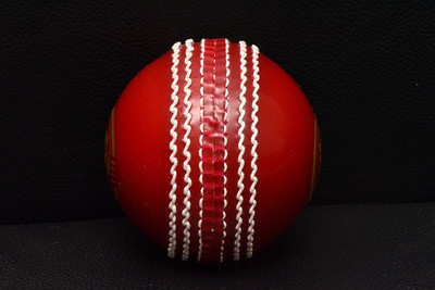 

QUINERGYS ™ Professional Grade COUNTY CLUB CRICKET Ball, Red, One Size Cricket Leather Ball(Pack of 1, Red)