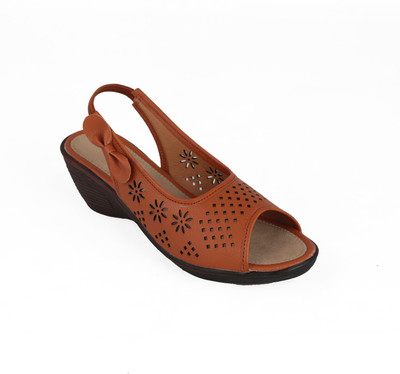 

affron Women Tan Wedges