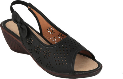 

Alexus Women Black Wedges