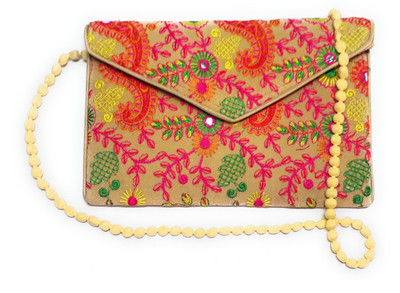 

Unique Fashion Women Casual, Formal, Evening/Party Beige Velvet Sling Bag