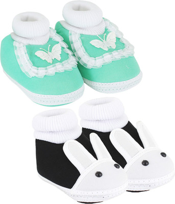 

Neska Moda 0 To 12 Month Set Of 2 Baby Booties(Toe to Heel Length - 12 cm Black, Green)