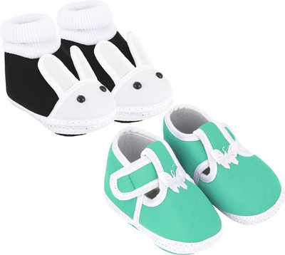 

Neska Moda 0 To 12 Month Set Of 2 Baby Booties(Toe to Heel Length - 12 cm Black, Green)
