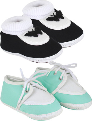 

Neska Moda 0 To 12 Month Set Of 2 Baby Booties(Toe to Heel Length - 12 cm Black, Green)