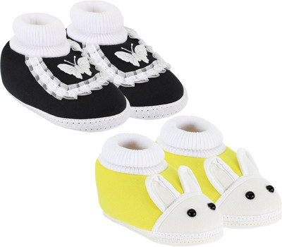 

Neska Moda 0 To 12 Month Set Of 2 Baby Booties(Toe to Heel Length - 12 cm Yellow, Black), Black;yellow