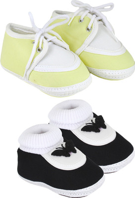 

Neska Moda 0 To 12 Month Set Of 2 Baby Booties(Toe to Heel Length - 12 cm Black, Yellow)