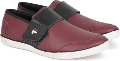 

Fila ROCK IN Sneakers For Men(Maroon, Mrn/blk