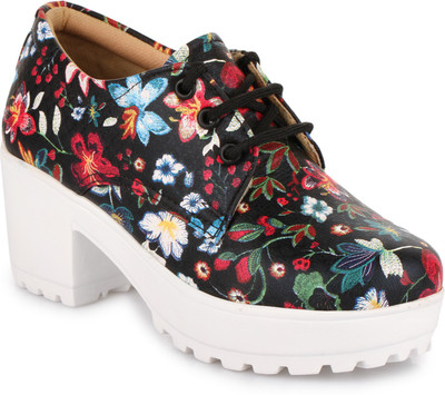 

Moonwalk Boots For Women(Multicolor, Black