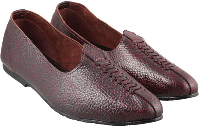 

Metro Trendy Jutis For Men(Maroon, 44;maroon