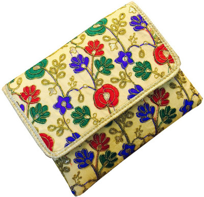 

Craftbazaar Party White Clutch