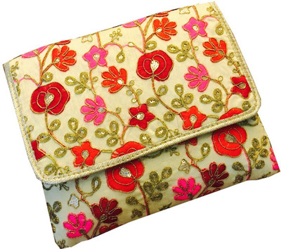 

Craftbazaar Party White Clutch