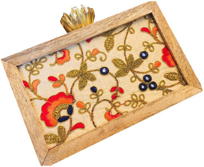 

Craftbazaar Party White Clutch