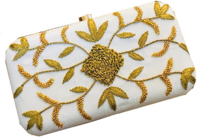 

Craftbazaar Party White Clutch