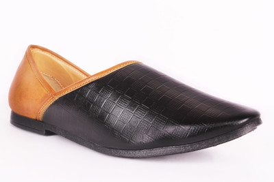 

WooeRs Superior Quality Punjabi Men's Jutis For Men(Black