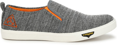 

BRADLAN SLIP ON Sneakers For Men(Grey