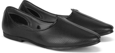 

Bata D-JALSA PERFORATED Jutis For Men(Black
