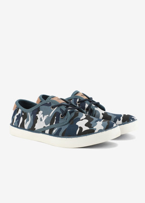 

Wildcraft Bunker Sneakers For Men(Multicolor, Black
